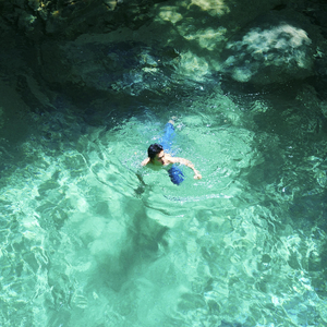 13学生脱到只剩丝袜自慰
